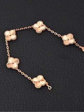 Van Cleef & Arpels fashion Clover bracelet